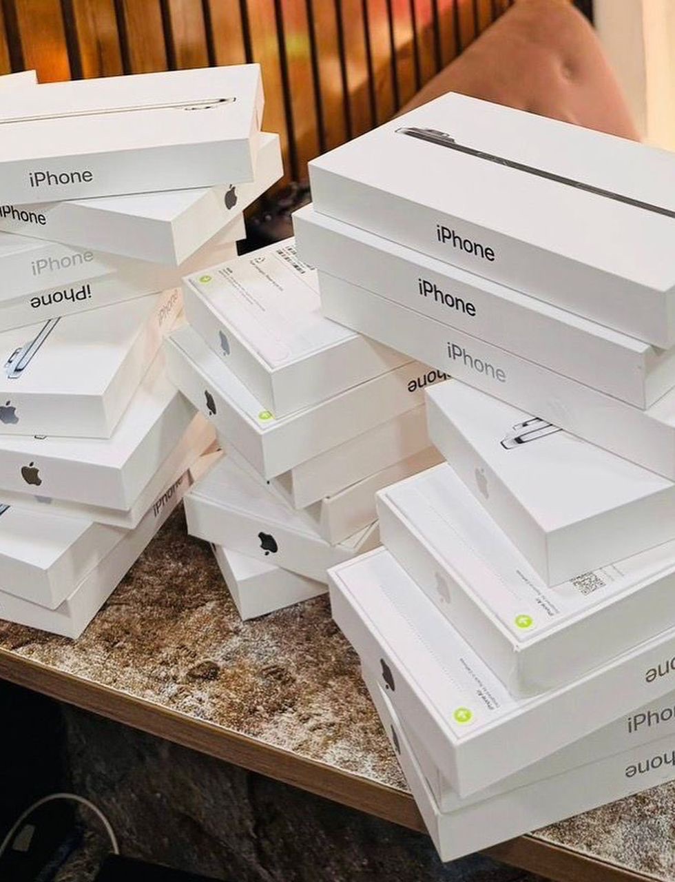 17 Air 256gb  Ghc12500 512gb  Ghc13500